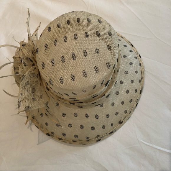 Polka Dot Straw Hat with 3D Flower - Picture 4 of 10